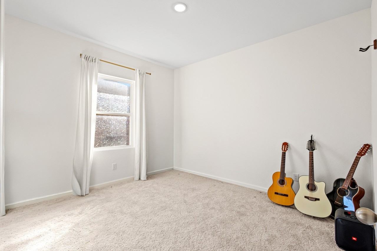 2305 Frio River Rd - Photo 5 of 20