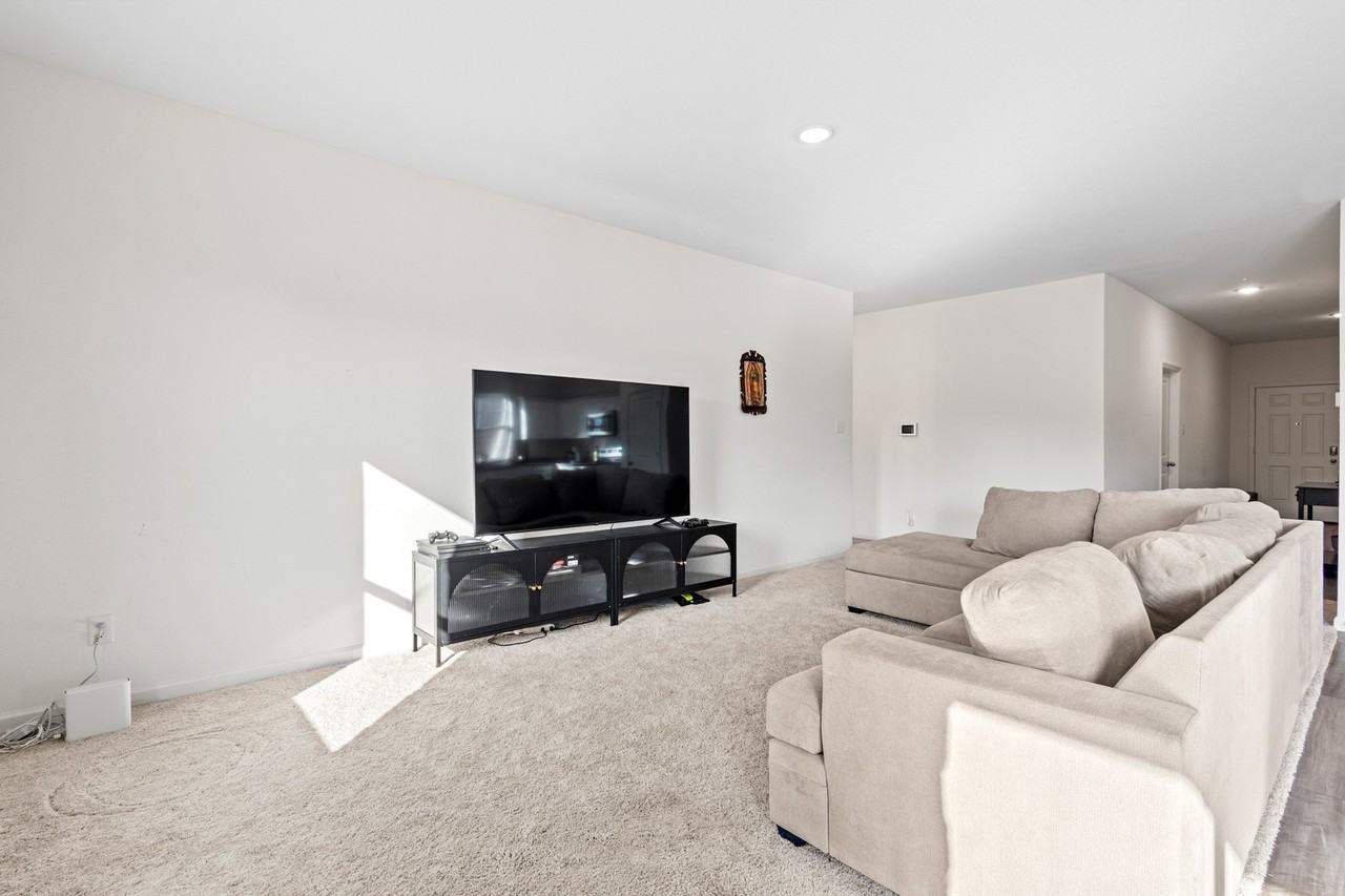 2305 Frio River Rd - Photo 7 of 20