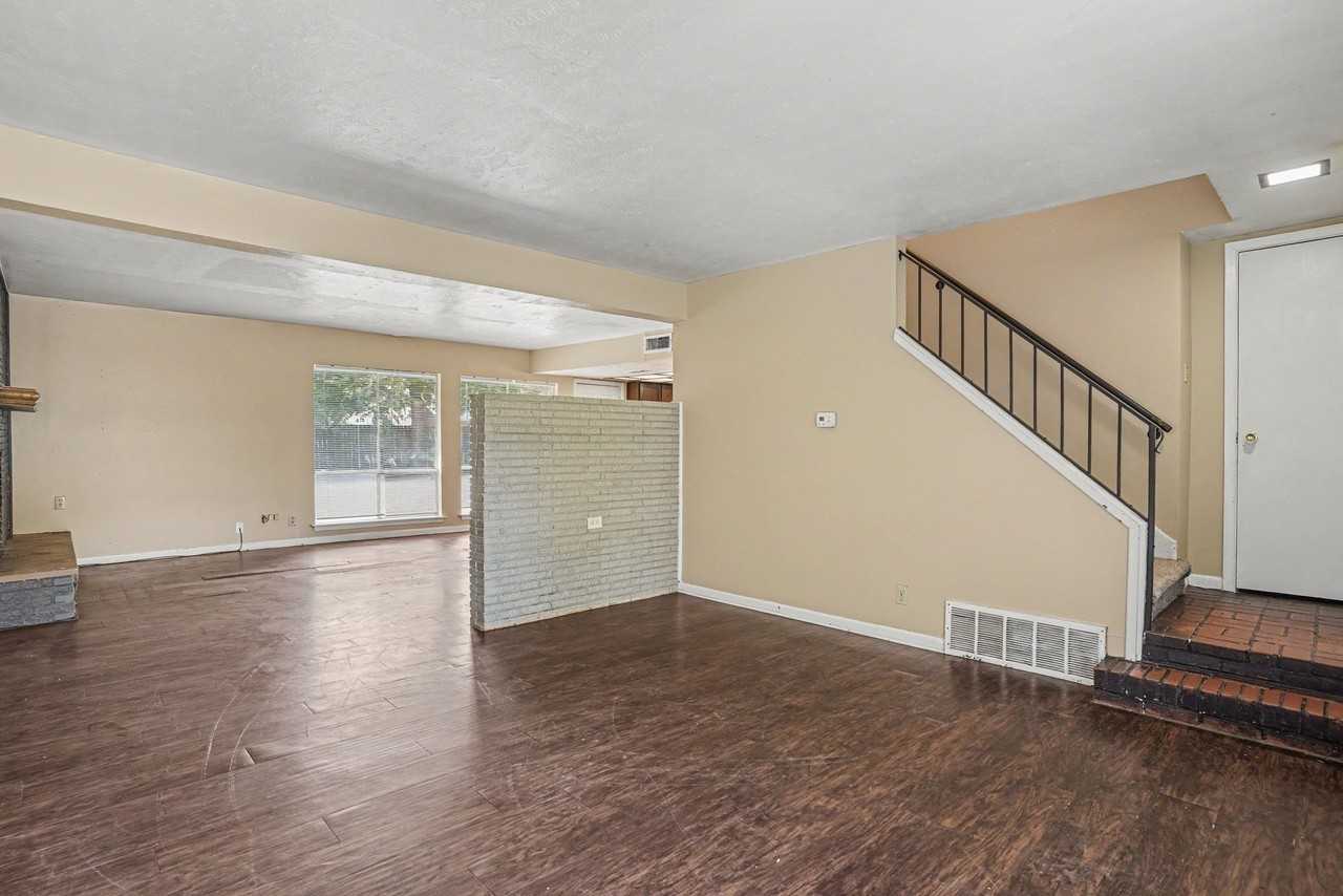 1414 Finley Rd - Photo 4 of 27