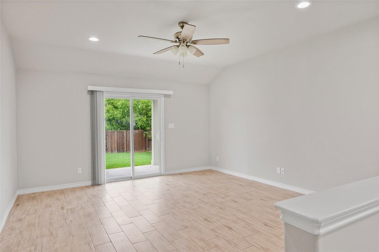 1104 Silverton Dr - Photo 5 of 26
