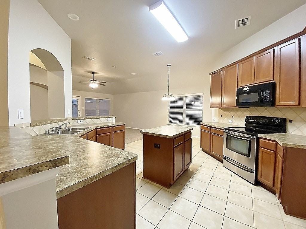 2400 Miranda Pl - Photo 4 of 26