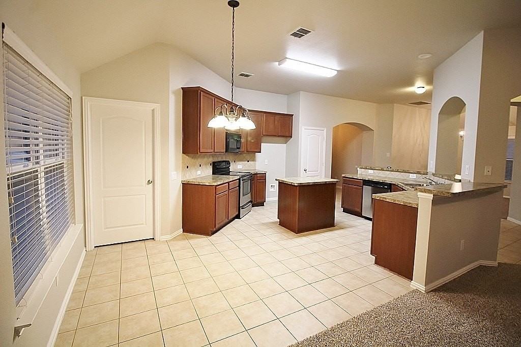 2400 Miranda Pl - Photo 6 of 26