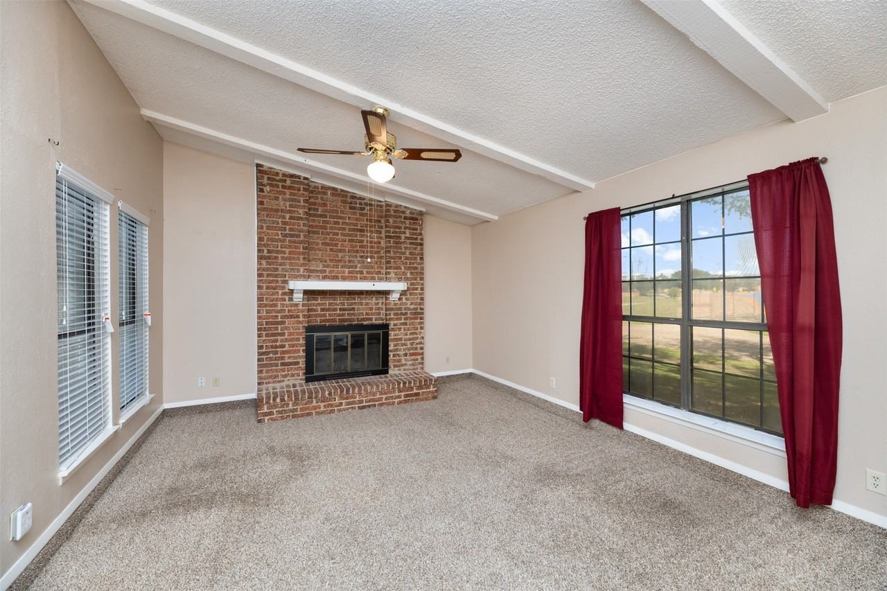 416 Lincoln Dr - Photo 4 of 31