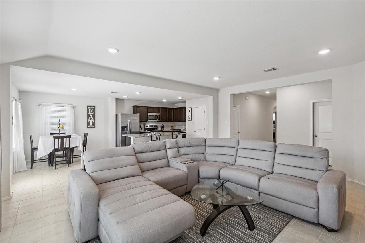 706 Rustic Meadows Trl - Photo 4 of 22