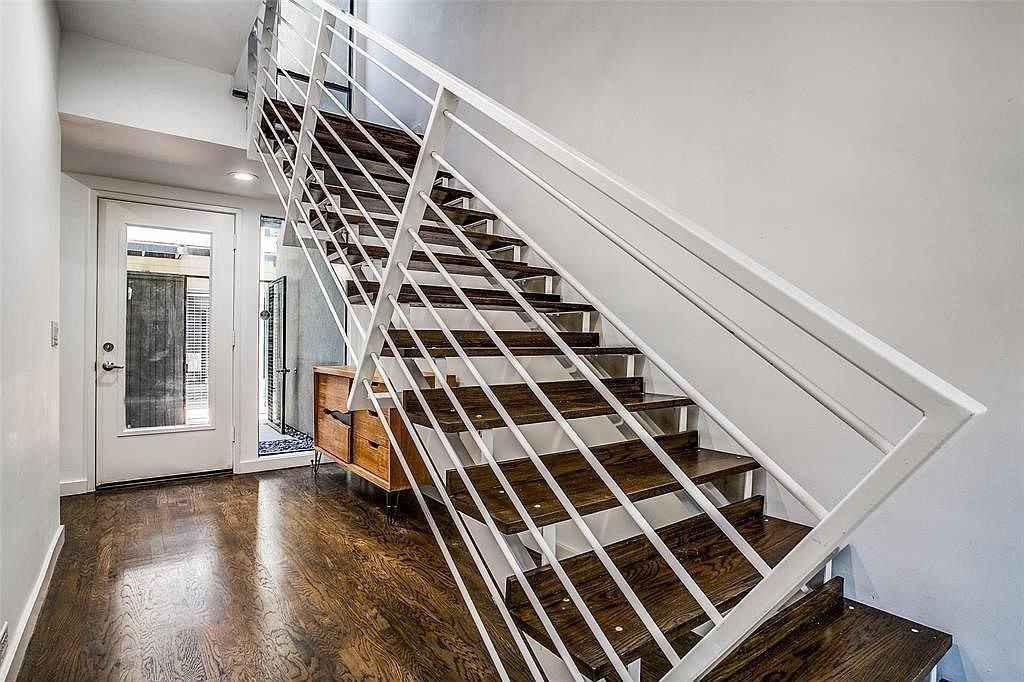 4230 Munger Ave #C - Photo 4 of 25