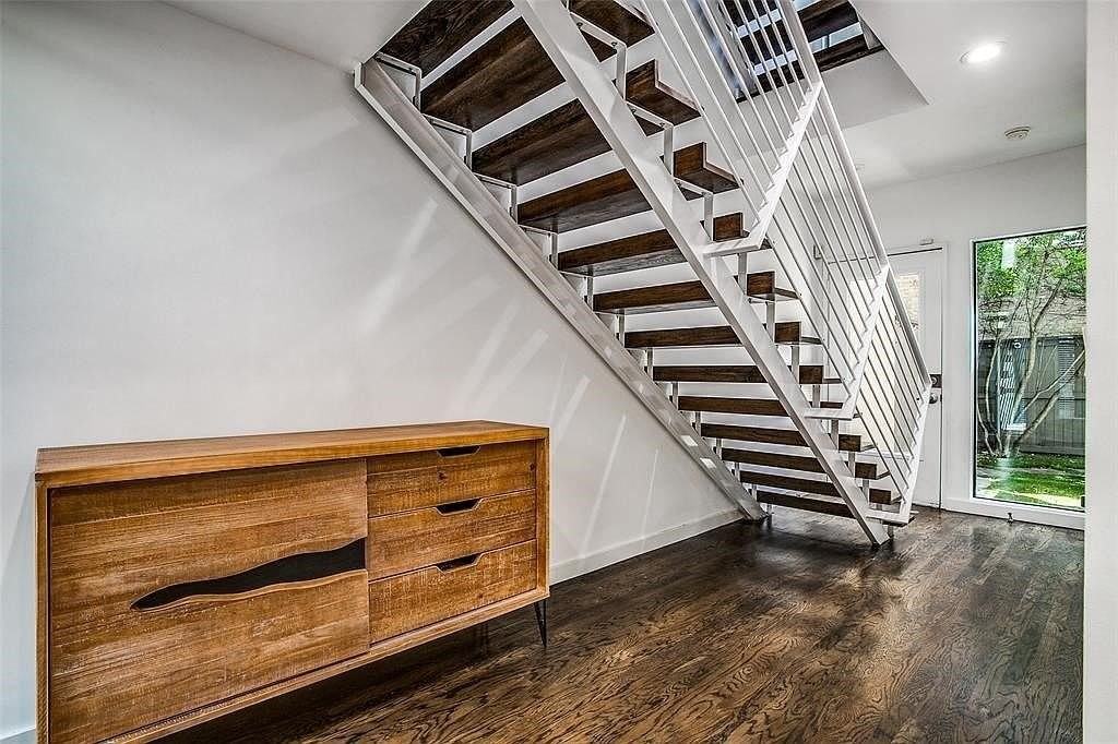 4230 Munger Ave #C - Photo 5 of 25