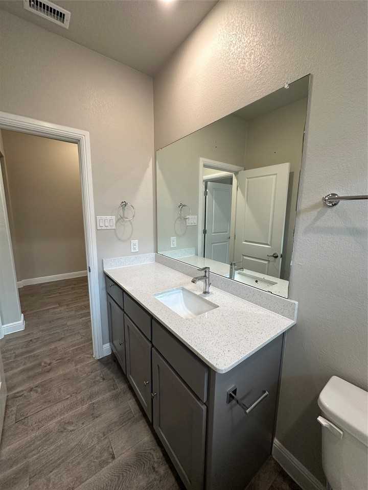 717 Shepperton Way - Photo 6 of 26