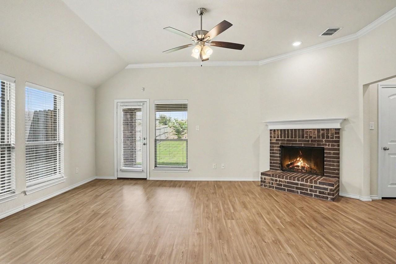 429 Tobin Dr - Photo 4 of 21