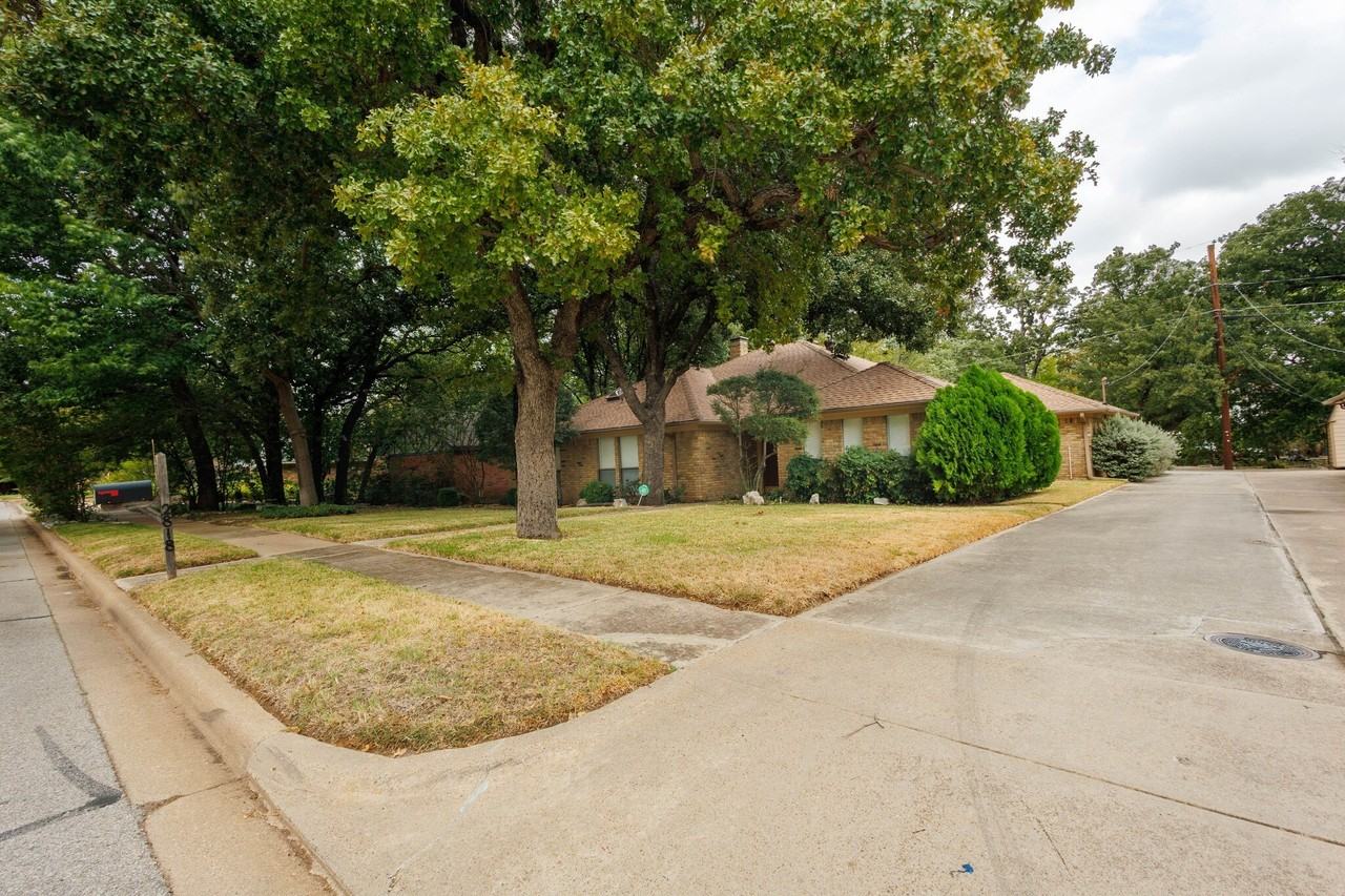 2818 N Creekwood Dr - Photo 2 of 18
