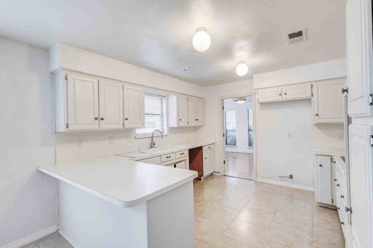 2818 N Creekwood Dr - Photo 4 of 18