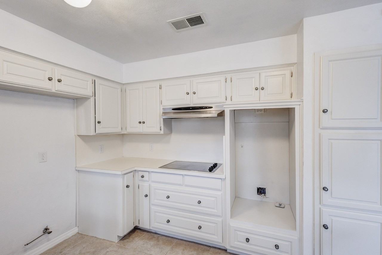 2818 N Creekwood Dr - Photo 5 of 18
