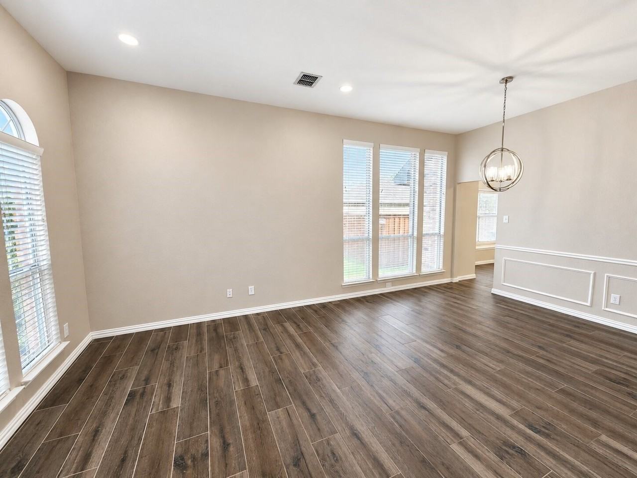 11701 Amber Valley Dr - Photo 4 of 18