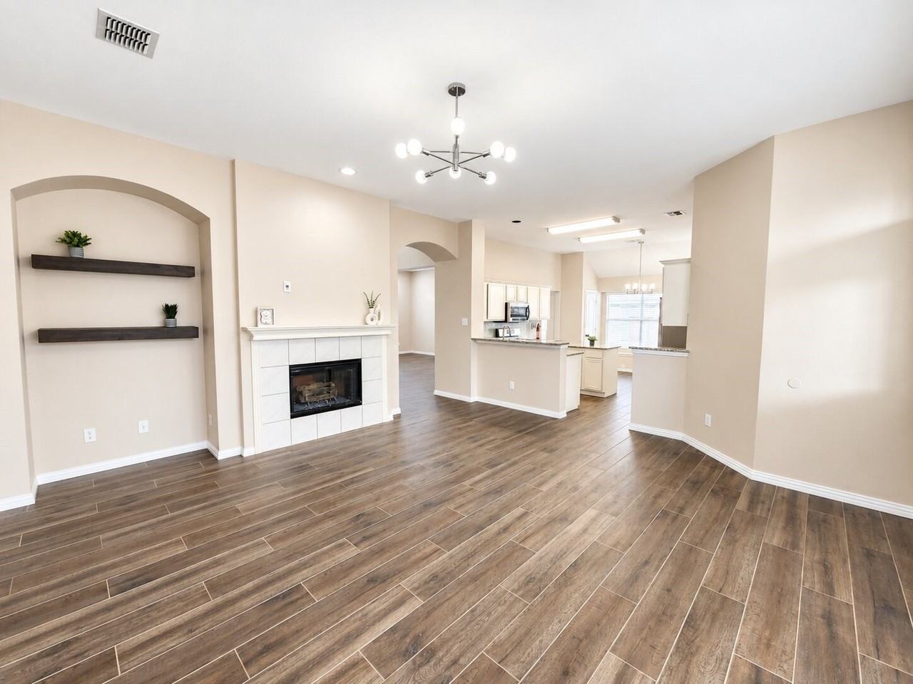 11701 Amber Valley Dr - Photo 5 of 18