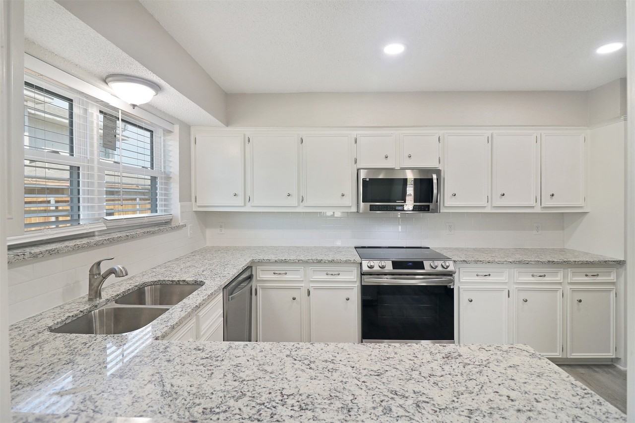 2179 Southern Pl #A - Photo 4 of 39