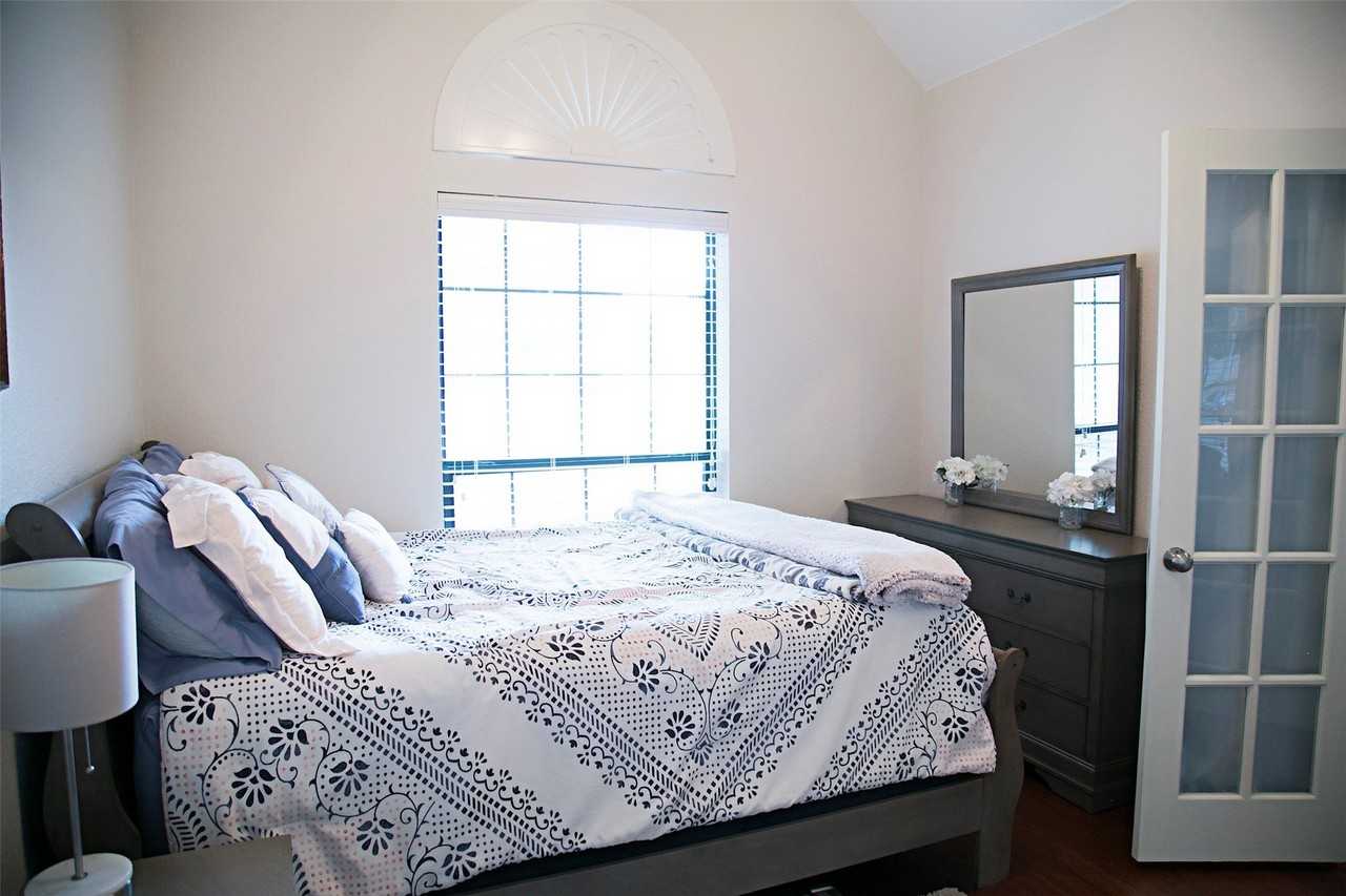 7416 Rolling Hills Dr - Photo 6 of 27
