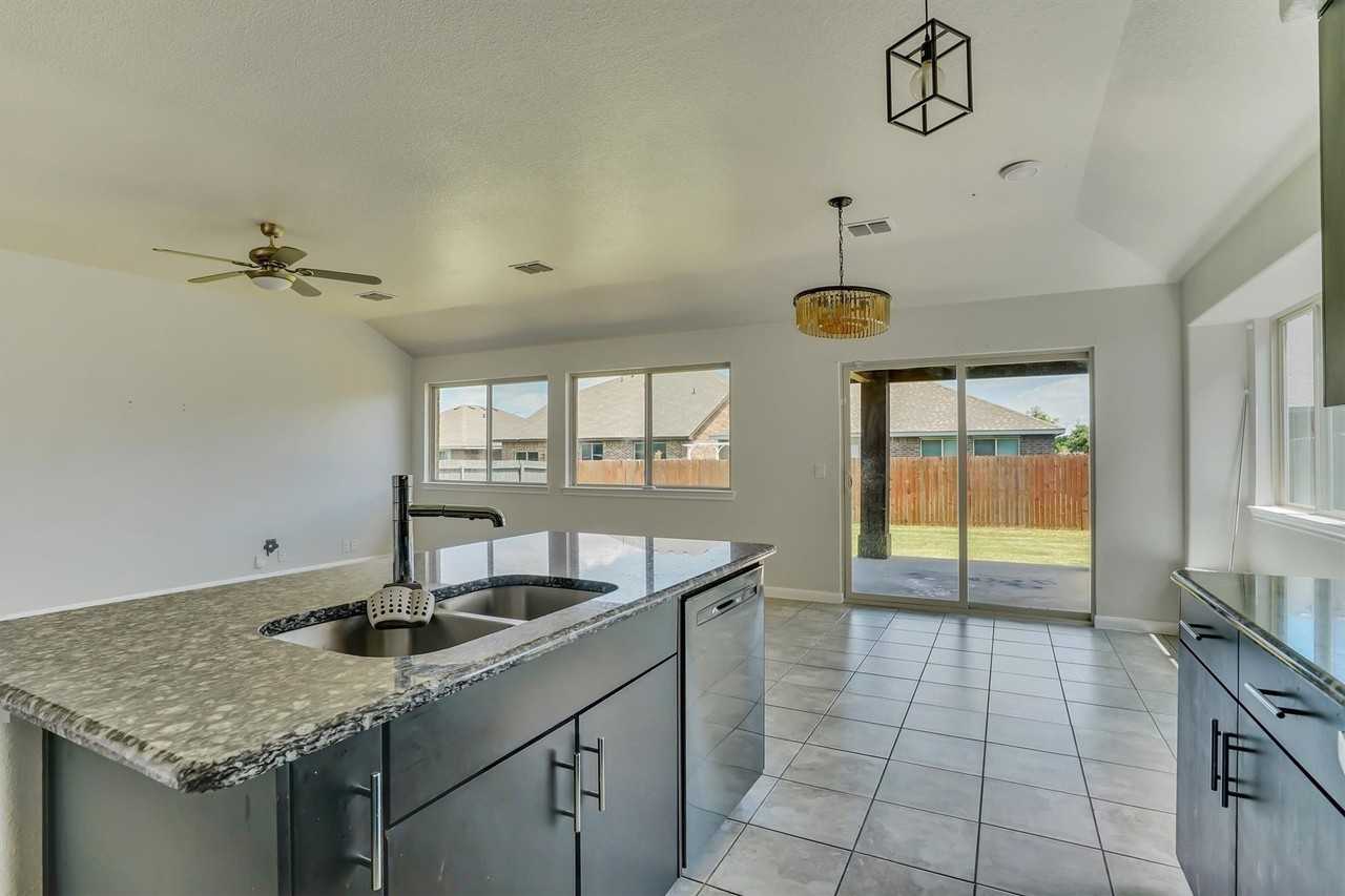 816 Oriel Cir - Photo 2 of 13