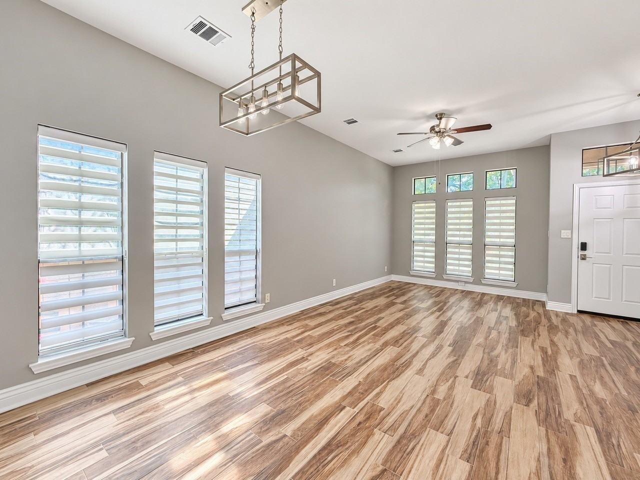 1123 Emily Ln - Photo 5 of 29