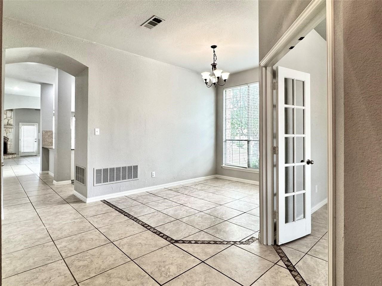 256 White Dr - Photo 3 of 22