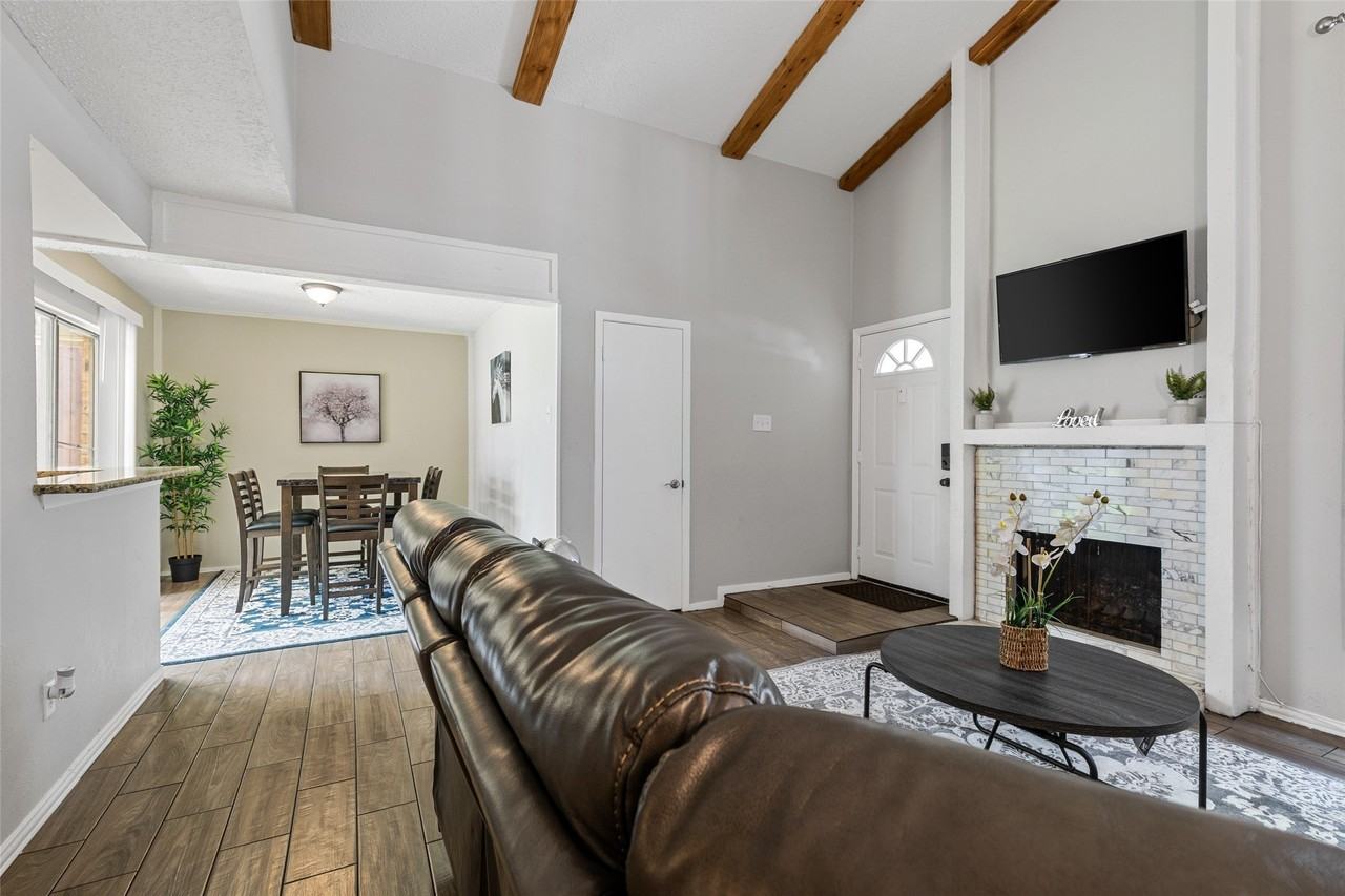 2104 Via Balboa - Photo 5 of 15