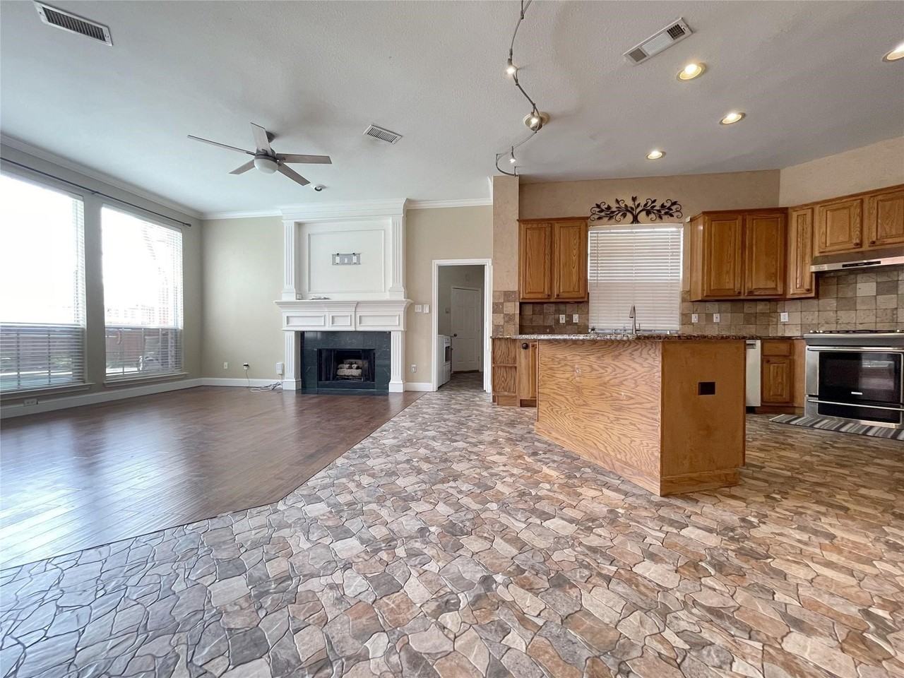 3816 Stockport Dr - Photo 4 of 34