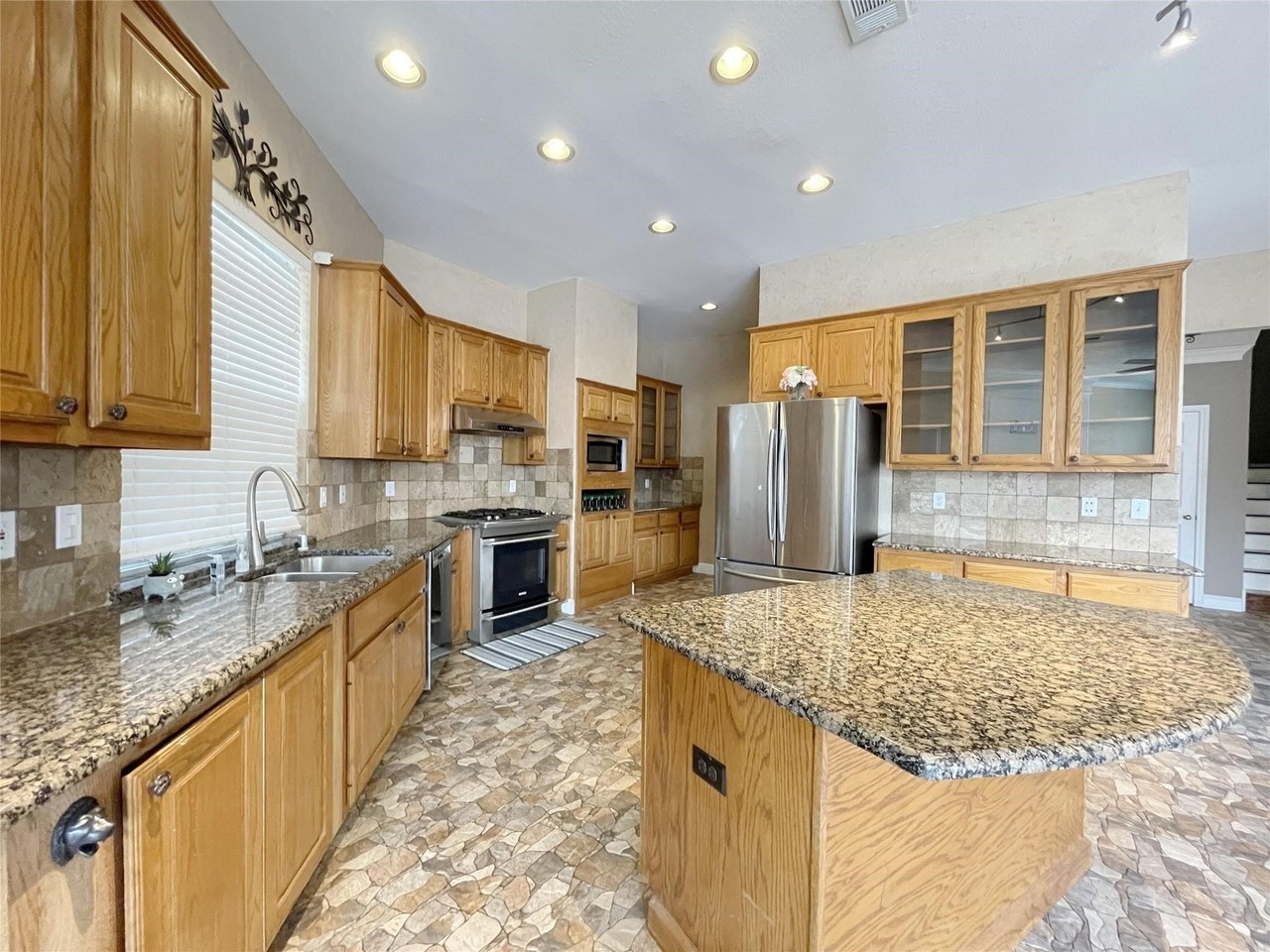 3816 Stockport Dr - Photo 7 of 34