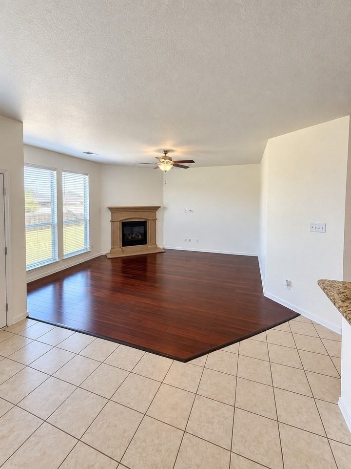 6344 Ferncreek Ln - Photo 4 of 23