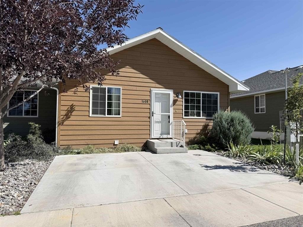1608 Stella Ct - Photo 2 of 35