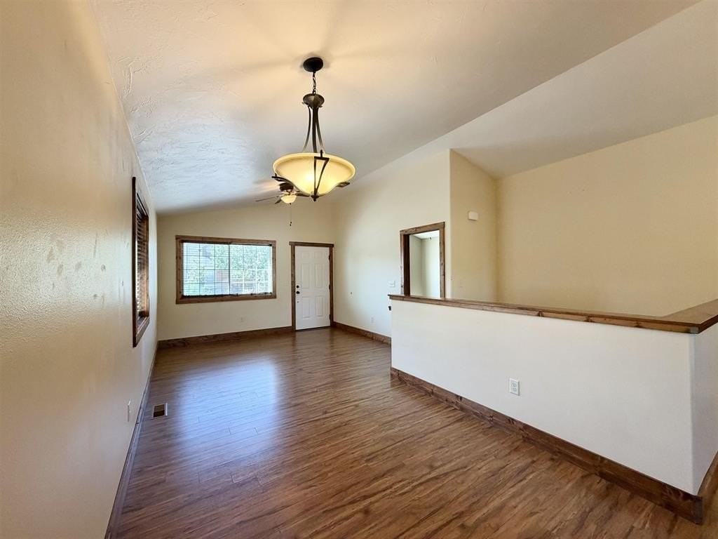 1608 Stella Ct - Photo 5 of 35
