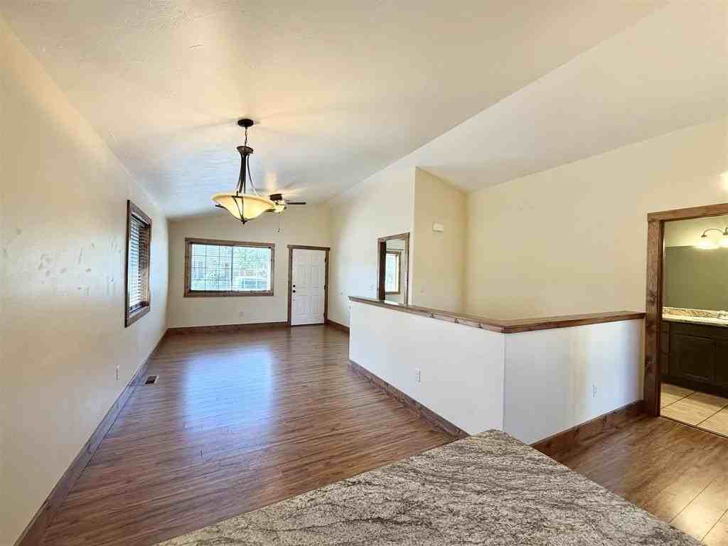 1608 Stella Ct - Photo 6 of 35
