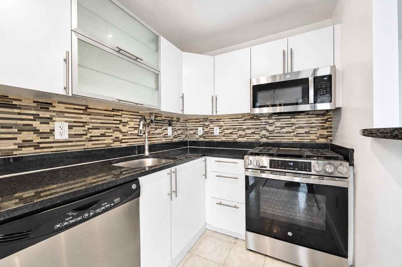 1155 Warburton Ave #2A - Photo 7 of 40