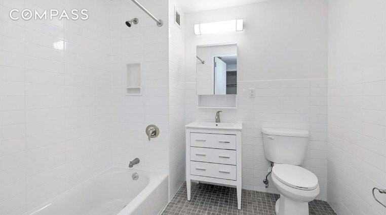 265 Van Brunt St #2A - Photo 3 of 5