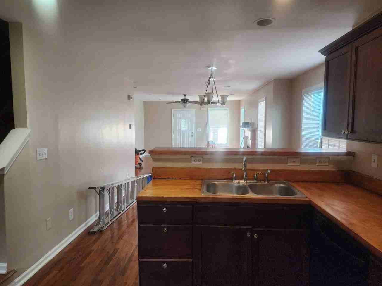 1006 Martin St Se - Photo 5 of 30