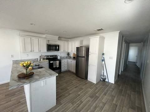 1013 Tangelo St - Photo 2 of 10