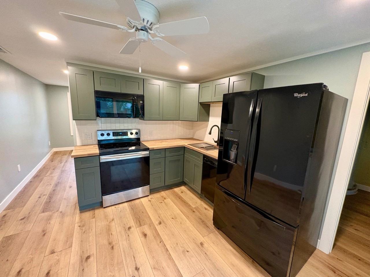 620 19th St - Photo 4 of 28