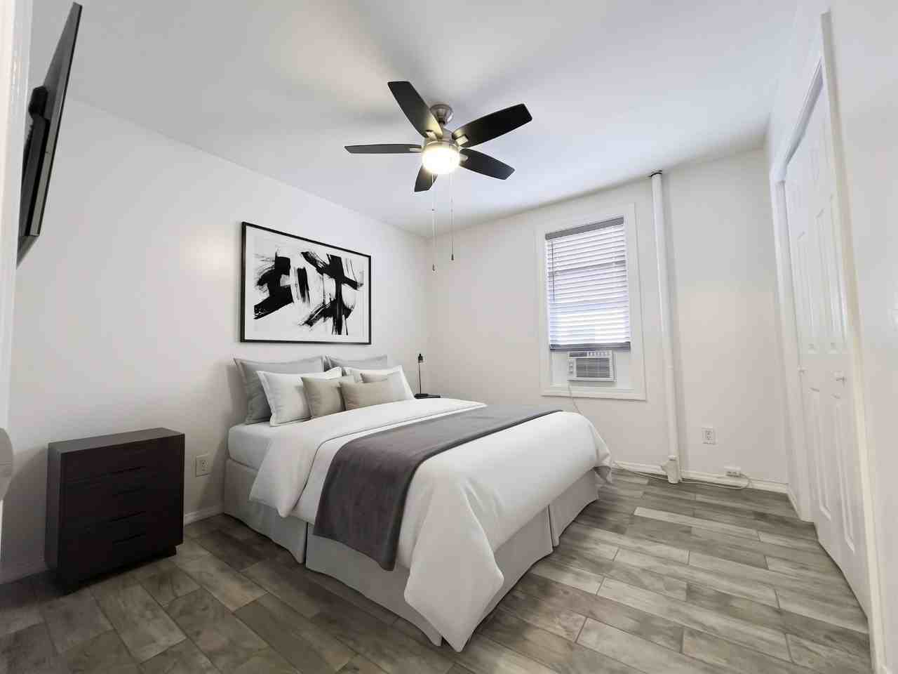 2514 E 19th St - Photo 4 of 7