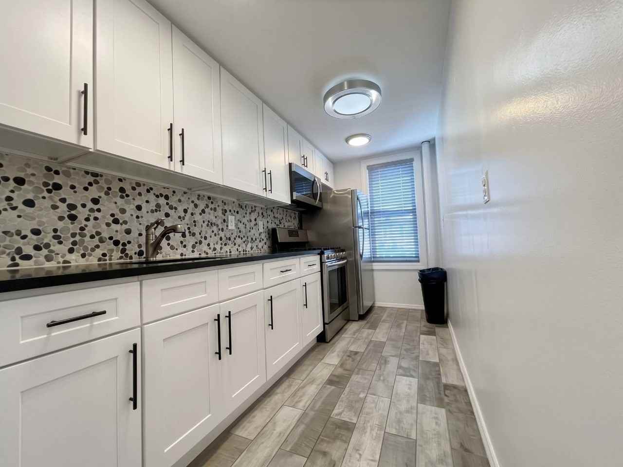 2514 E 19th St - Photo 6 of 7