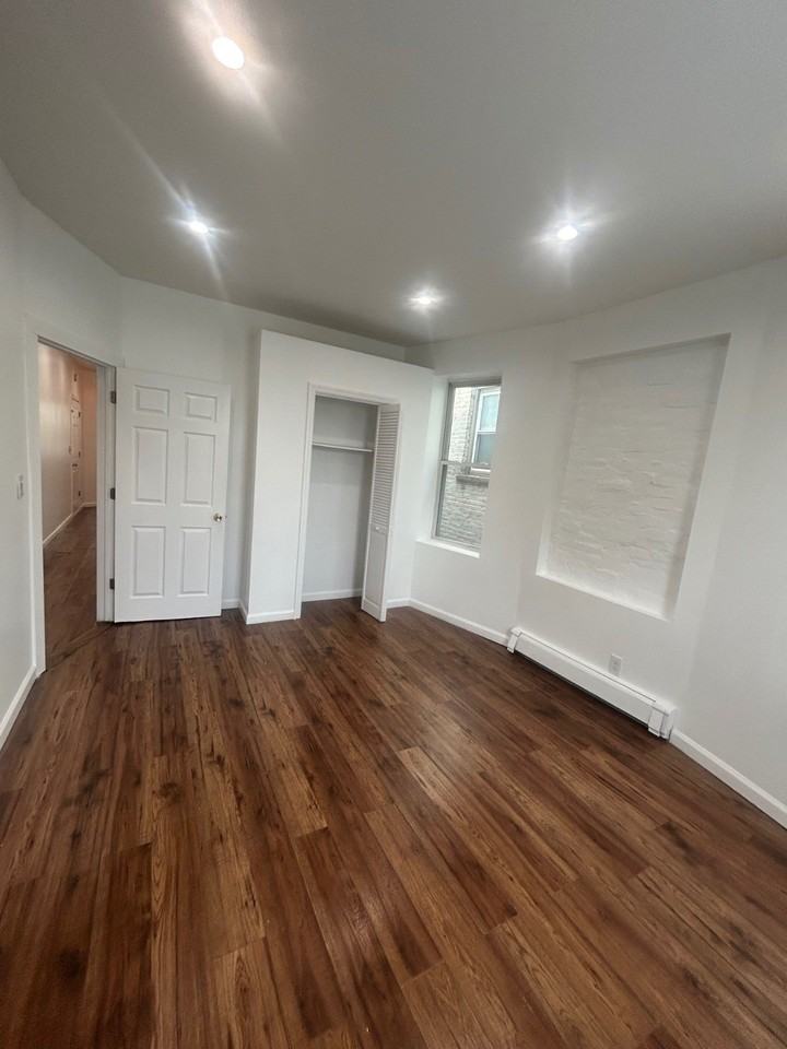 1220 Saint Lawrence Ave #2