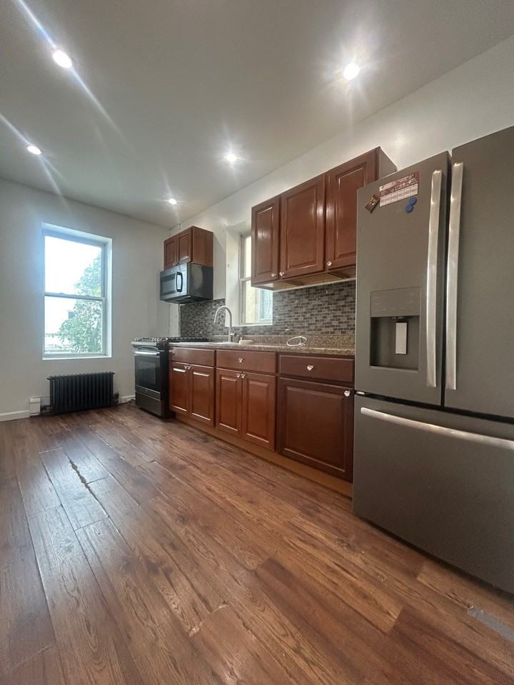 1220 Saint Lawrence Ave #2 - Photo 2 of 4