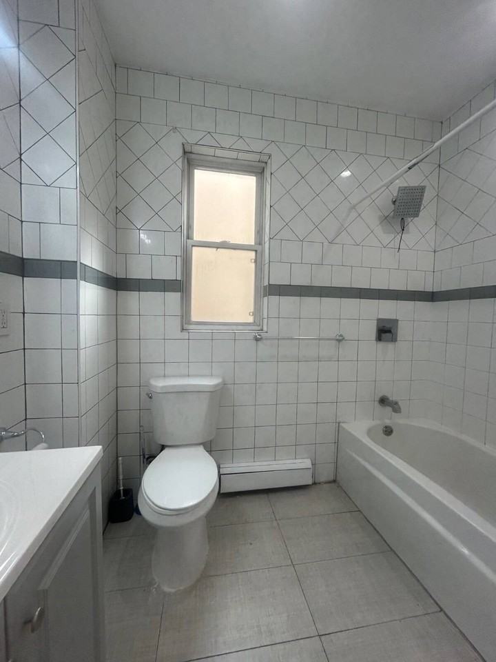 1220 Saint Lawrence Ave #2 - Photo 4 of 4