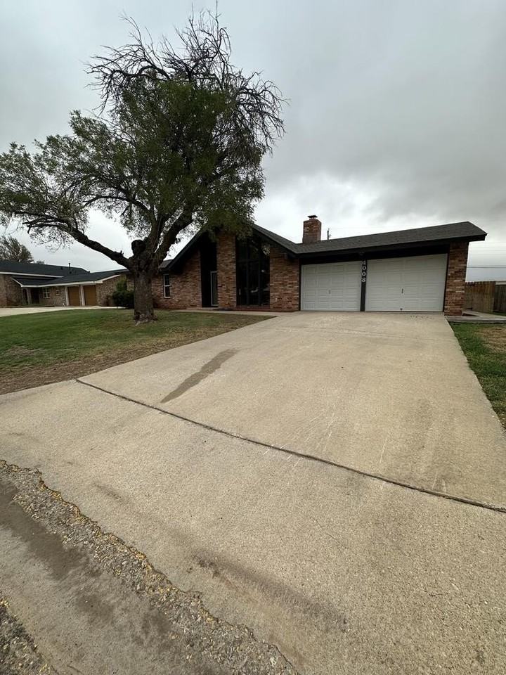 4008 Vicky St - Photo 3 of 14