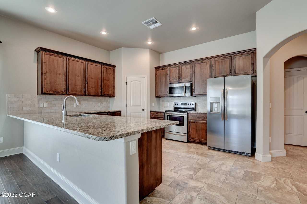 1156 Heather Ln - Photo 6 of 34