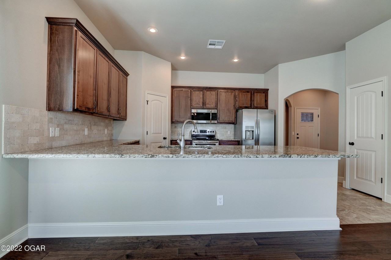 1156 Heather Ln - Photo 7 of 34