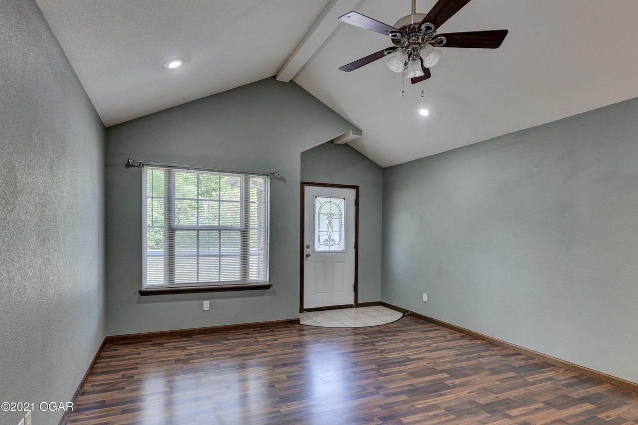 3423 S Jackson Ave - Photo 2 of 30