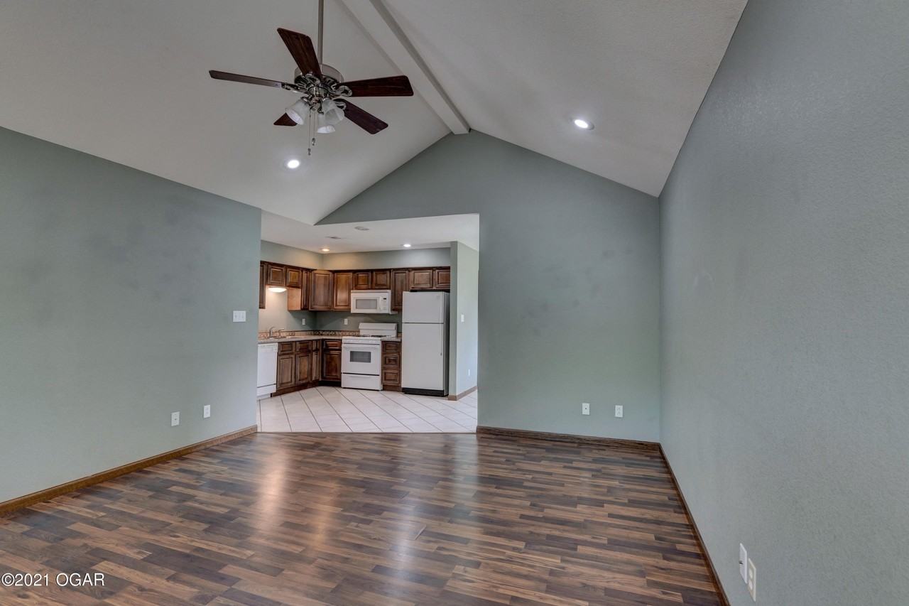 3423 S Jackson Ave - Photo 3 of 30