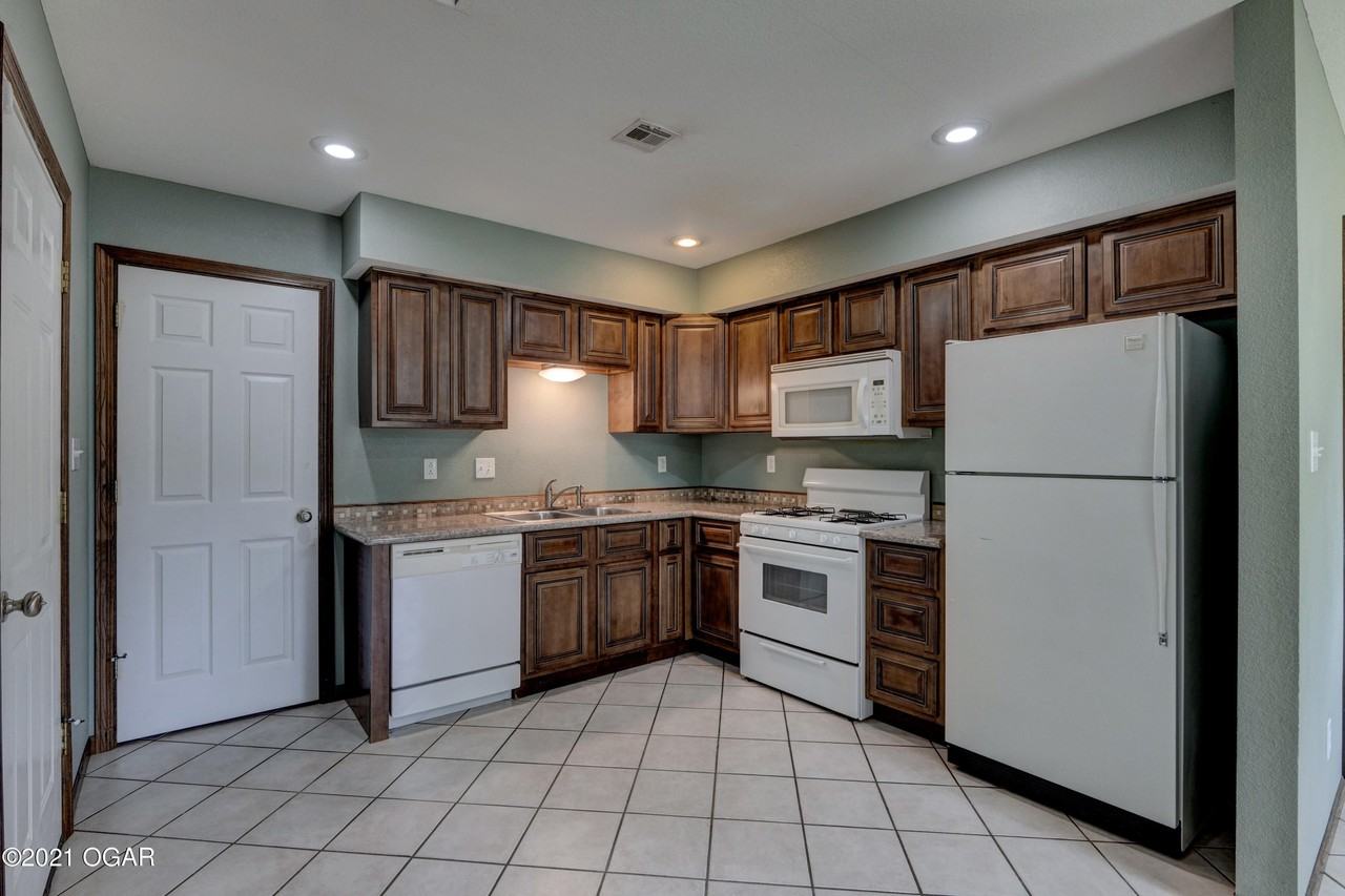 3423 S Jackson Ave - Photo 4 of 30