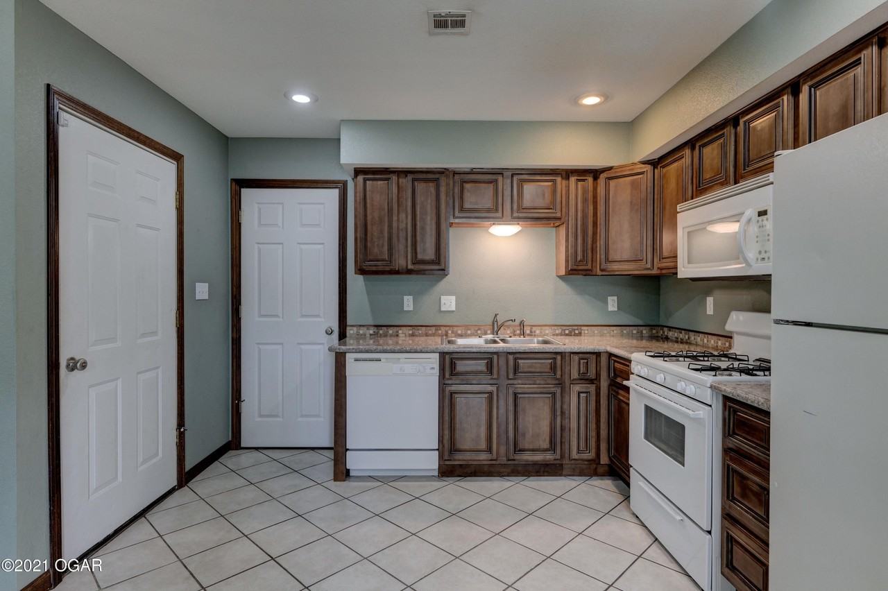 3423 S Jackson Ave - Photo 5 of 30