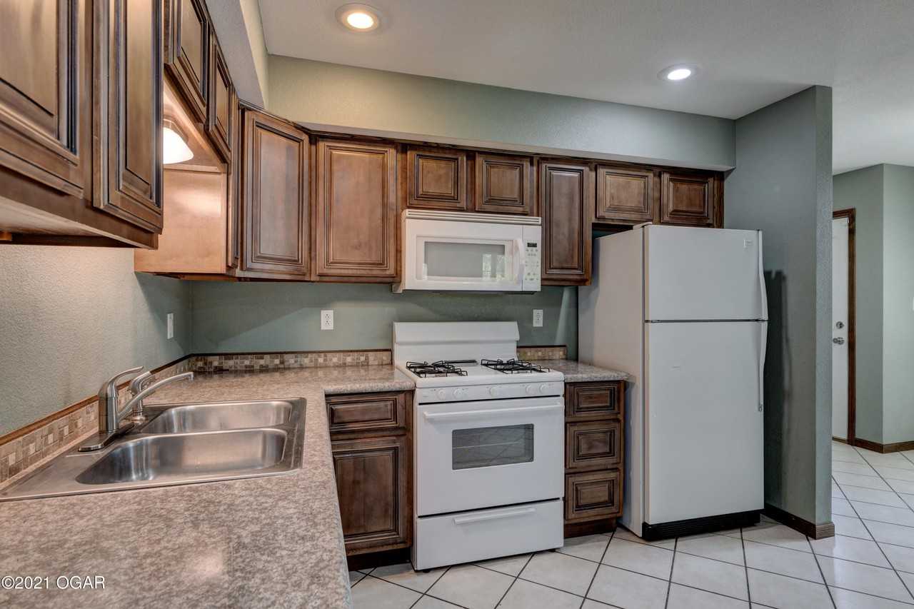 3423 S Jackson Ave - Photo 6 of 30
