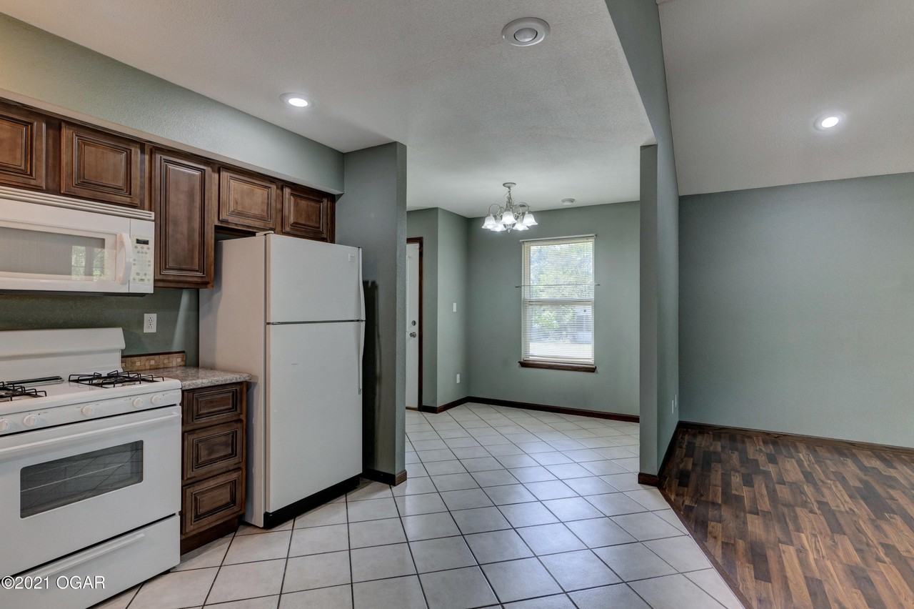 3423 S Jackson Ave - Photo 7 of 30