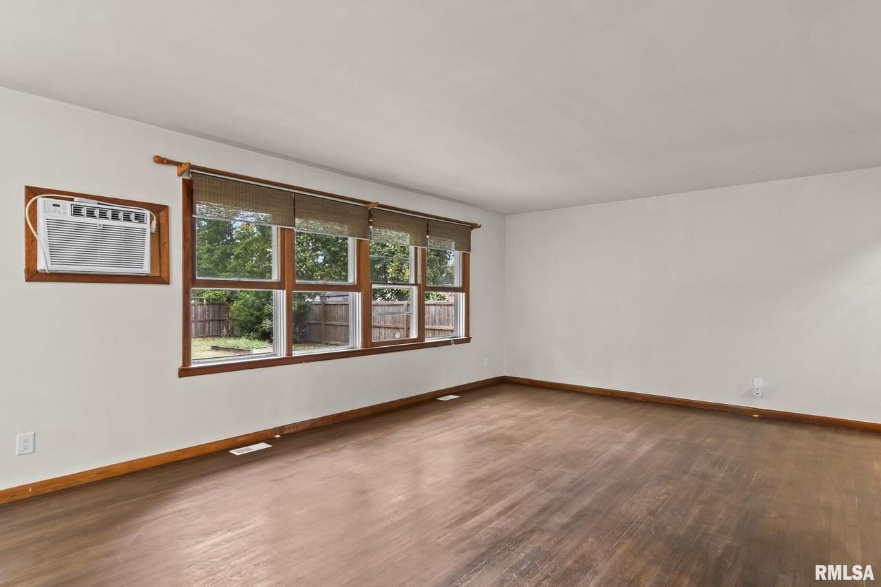 113 W Walnut St - Photo 7 of 47