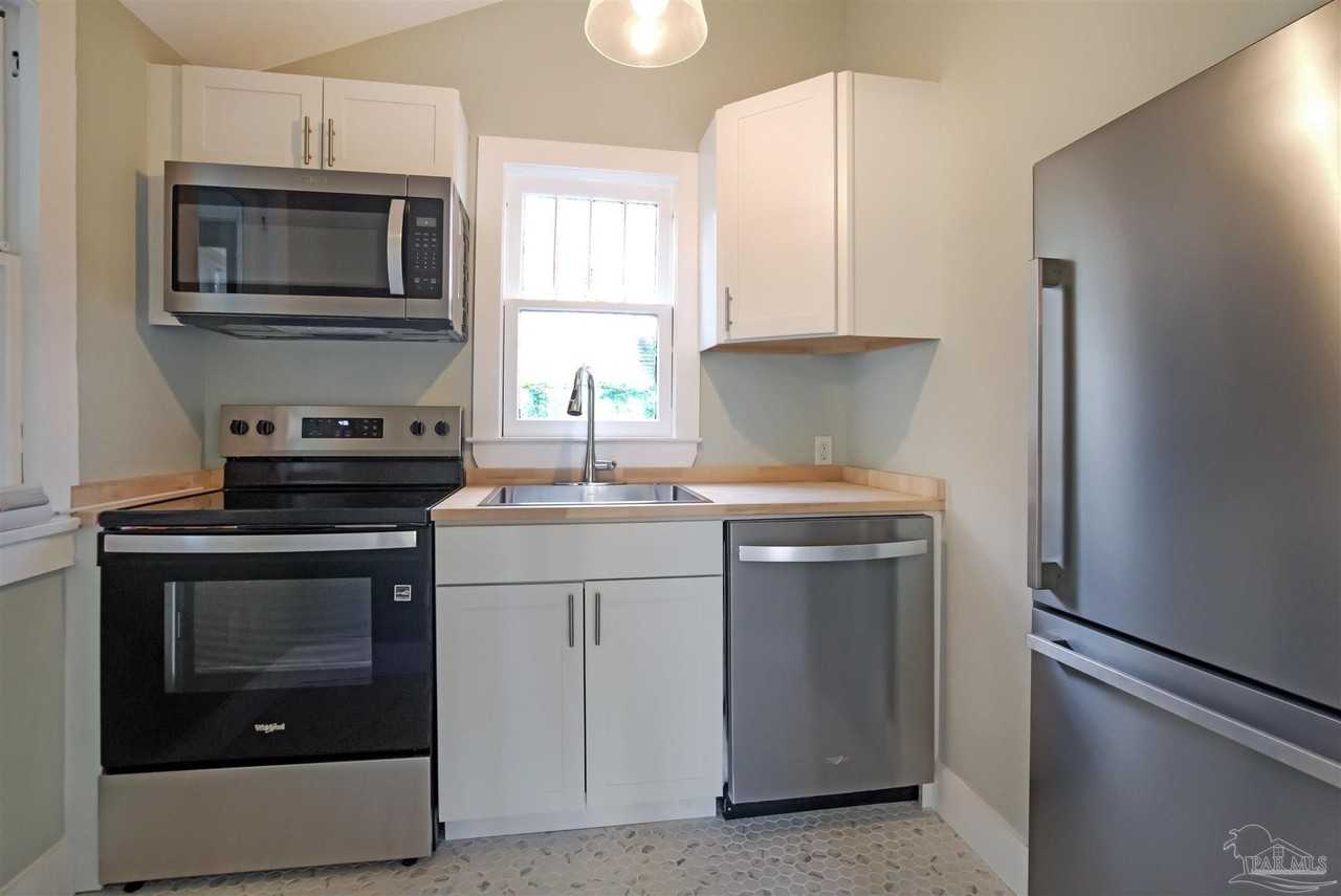 911 N Spring St #2 - Photo 7 of 12